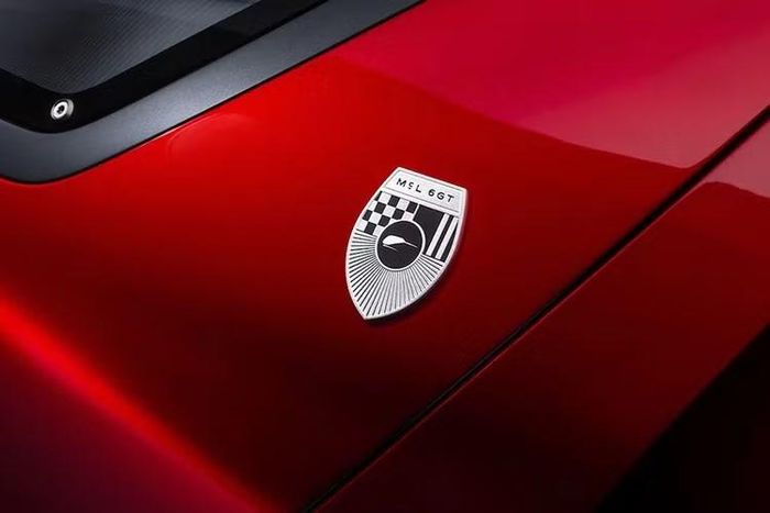 McLaren chưa tiết lộ công suất, hiệu năng hay trọng lượng, nhưng chắc chắn nó sẽ rất nhanh. Quan trọng hơn, trải nghiệm lái xe sẽ thực sự cuốn hút. Nguồn cảm hứng của nó là chiếc M6GT, nỗ lực của nhà sáng lập kiêm tay đua Bruce McLaren nhằm biến một chiếc xe đua thành xe đường phố vào cuối những năm 1960.