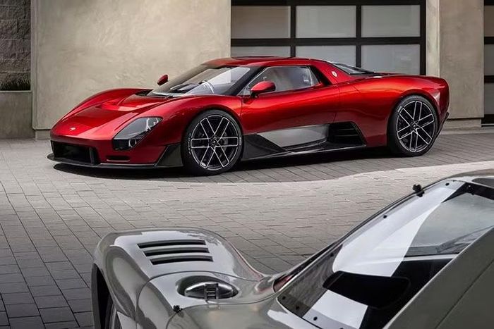 Hiện tại, McLaren gọi McL 6GT là một mẫu concept , nhưng đây không phải là một sản phẩm viễn tưởng chỉ để trưng bày tại các triển lãm hay sự kiện xe. Hãng công khai xác nhận sẽ ra mắt phiên bản sản xuất vào năm 2028, nằm "ngoài dòng sản phẩm cốt lõi" hay nói cách khác - là một siêu xe số lượng cực giới hạn.