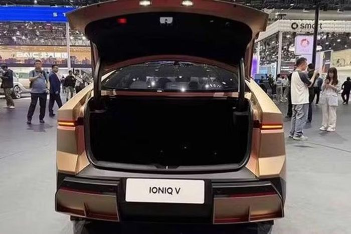 Theo Beijing Hyundai, Ioniq V sẽ chính thức mở đặt trước vào ngày 21/8 tại Triển lãm ô tô Thành Đô 2026. Đây là một trong những triển lãm ôtô lớn tại Trung Quốc, bên cạnh các sự kiện tổ chức ở Bắc Kinh, Thượng Hải và Quảng Châu.