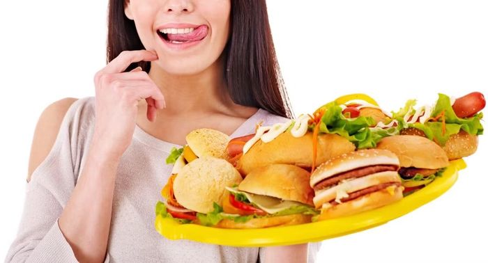 Tìm ra cơ chế của bộ não khiến người ta thèm ăn đồ béo.