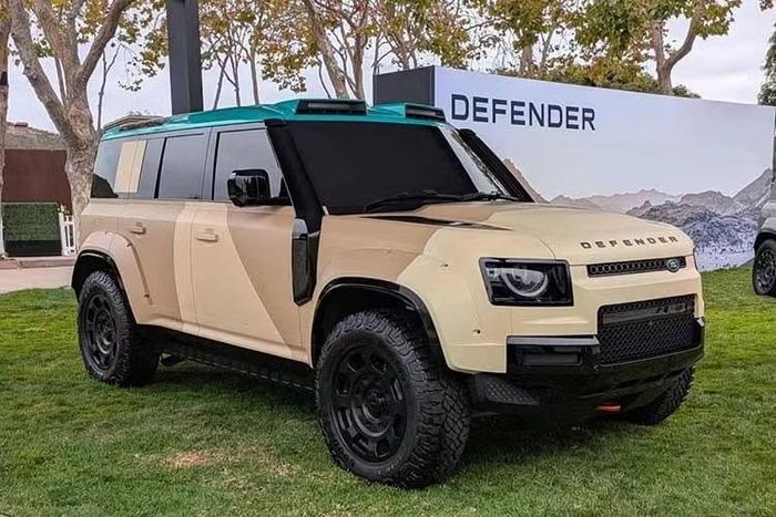 Hiện tại Land Rover đã có chiếc siêu SUV Defender Octa, nhưng hãng còn có thể làm hơn thế. Giờ đây, Land Rover đang biến chiếc xe đua Defender D7X-R từng giành chiến thắng tại Dakar thành phiên bản dân dụng Defender Dakar.