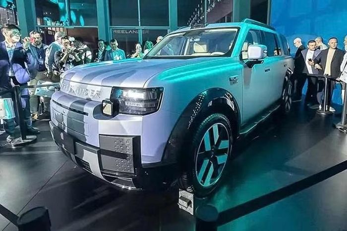 Hiện chưa rõ sau Trung Quốc, Freelander 8 có được bán ở những thị trường quốc tế hay không. Chỉ biết rằng, mẫu xe này là "canh bạc" lớn của Jaguar Land Rover tại thị trường Trung Quốc. Thậm chí, nhà máy của hãng còn dừng sản xuất các mẫu xe khác để tập trung vào Freelander 8.