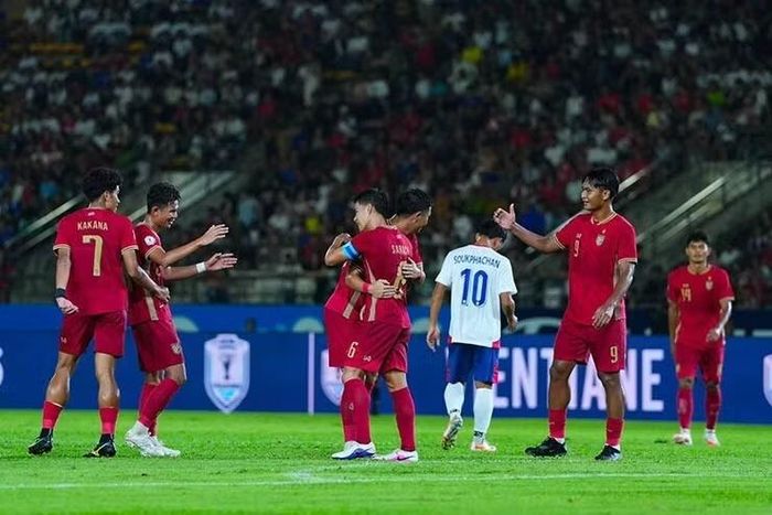 Siêu máy tính Chat GPT dự đoán đội tuyển Thái Lan sẽ đánh bại đội tuyển Singapore với tỷ số 2-1 ở lượt đi bán kết ASEAN Cup 2026. Ảnh: Internet.
