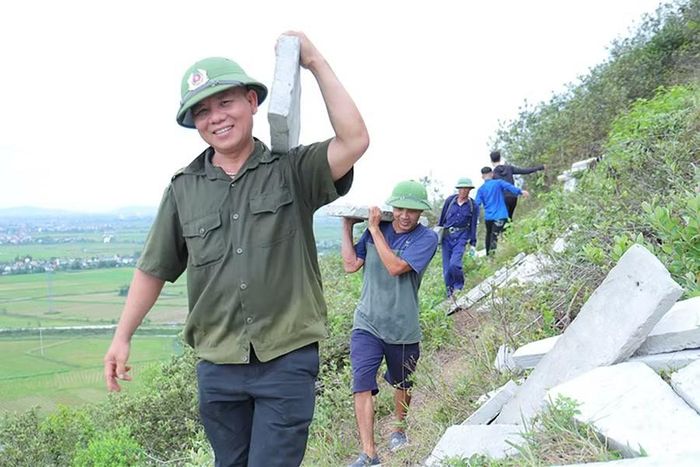 Dù mồ hôi ướt đẫm, nhưng nụ cười quyết tâm vẫn luôn trên môi. (Ảnh: Hà Huệ)