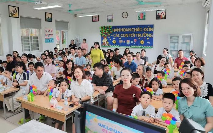 Trường Tiểu học Lê Quý Đôn, phường Dương Nội (Hà Nội) chào đón học sinh lớp 1 năm 2026. Ảnh: Đình Tuệ.