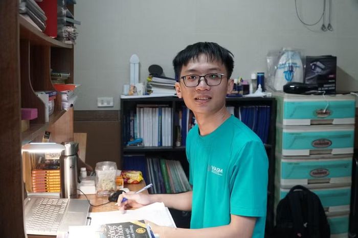 Nguyễn Hoàng Phương có niềm đam mê sâu sắc với Toán học. Ảnh: Hồ Lài