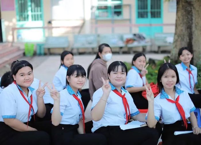 Học sinh Trường THCS Trung Hiếu (Vĩnh Long).