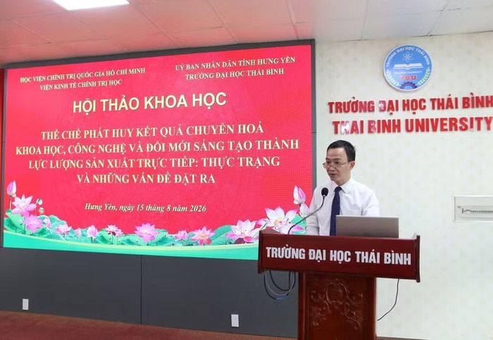 PGS.TS Nguyễn Ngọc Toàn - Viện trưởng Viện Kinh tế chính trị học (Học viện Chính trị quốc gia Hồ Chí Minh) kết luận hội thảo. Ảnh: Đinh Chiến