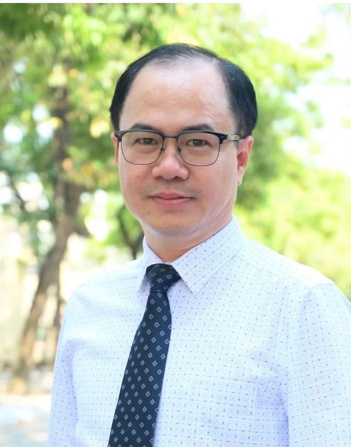 Thầy Nguyễn Quyết Chiến.