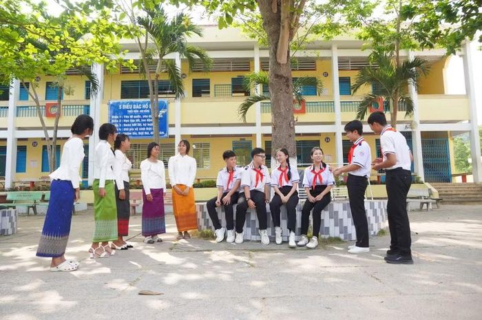 Các em học sinh thuộc địa bàn vùng biên giới An Giang.