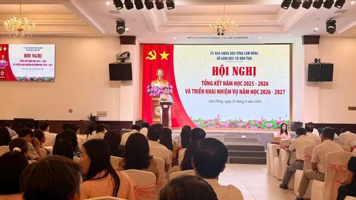 Toàn cảnh hội nghị.