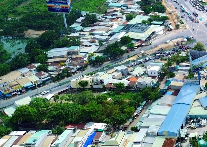 Tuy nhiên, việc hoàn thành đúng hạn phụ thuộc lớn vào tiến độ bồi thường, tái định cư và bàn giao phần mặt bằng còn lại trên đường Lương Định Của.