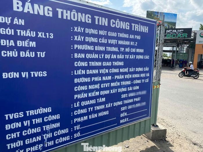 Trong khi đó, nhánh cầu vượt N1.2 từ đường Lương Định Của vào đường dẫn cao tốc đang phải "giậm chân tại chỗ".