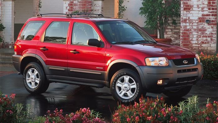Ford Escape đời 2000.