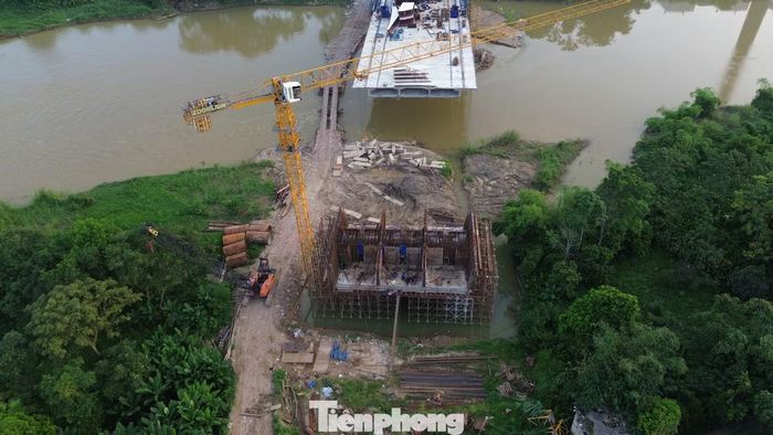 Trong đó, khó khăn nhất vẫn là công tác giải phóng mặt bằng và tái định cư. Cụ thể, công tác giải phóng mặt bằng dự án tại phường Quan Triều mới đạt 17%, còn phường Linh Sơn đạt 68,5% (ảnh: Công trường cầu Quang Vinh 1).