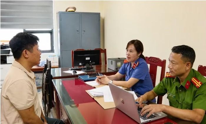 Bị can La Đức Long - nhân viên Công ty Cổ phần Xây dựng và Thí nghiệm công trình Miền Trung.