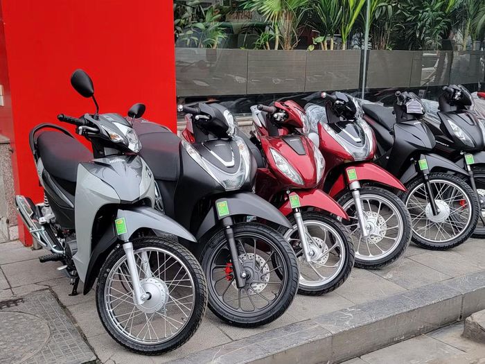 Công dân có tài khoản định danh điện tử VNeID mức độ 2 có thể được giảm lệ phí trước bạ nhà, đất, ô tô, xe máy... Ảnh minh họa.