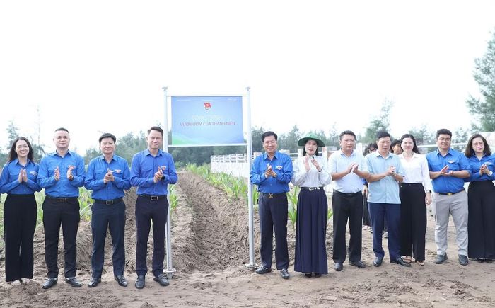 Nhiều công trình được khánh thành.