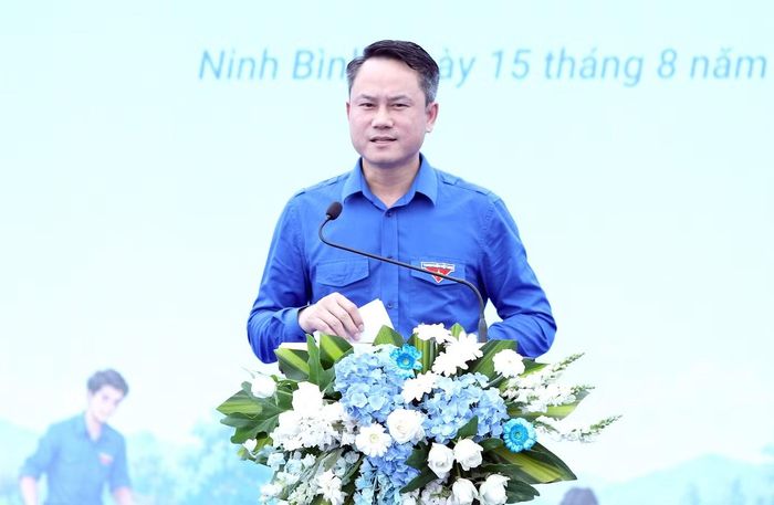 Anh Nguyễn Kim Quy phát động ra quân chương trình. Ảnh: Lâm Đăng Hải