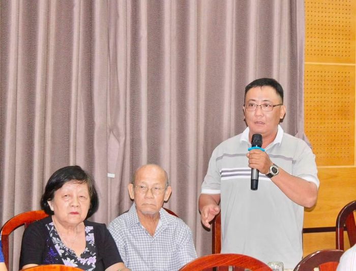  Người dân Vũng Tàu trình bày ý kiến tại buổi vận động 