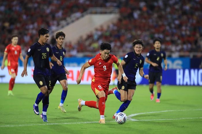 Đình Bắc đang dẫn đầu cuộc đua Vua phá lưới ASEAN Cup 2026.