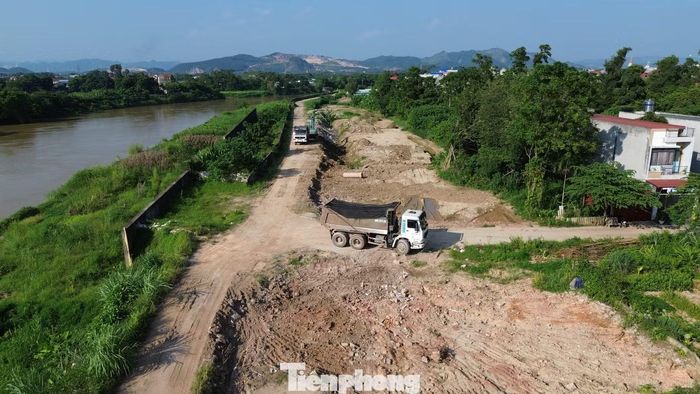 UBND phường Phan Đình Phùng cho biết, các tổ công tác của phường đang tuyên truyền, vận động người dân phối hợp kiểm đếm, sớm bàn giao đất để thực hiện dự án. Bên cạnh đó, phường cũng mong các khu tái định cư sớm hoàn thành để người dân yên tâm di dời.