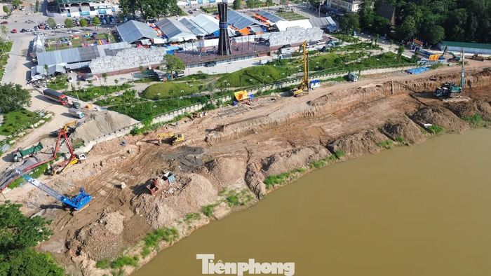Hiện nay, các phường đang tiến hành thống kê, kiểm đếm tại khu vực giải phóng mặt bằng (GPMB) dự án. Trong đó, riêng đoạn từ cầu Gia Bẩy đến Khu dân cư số 4 Túc Duyên (phường Phan Đình Phùng) đã thực hiện xong công tác phát quang, bóc tầng phủ, phá dỡ và thu dọn mặt bằng.