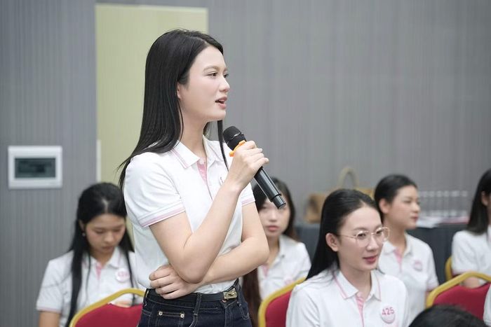 Trong hành trình Hoa hậu Việt Nam 2026, hoạt động nhân ái không chỉ được xem là phần thi hay nhiệm vụ dành cho thí sinh. Đây là cơ hội để các cô gái thể hiện quan điểm về trách nhiệm cộng đồng và cách họ sử dụng sức ảnh hưởng của mình trong tương lai.