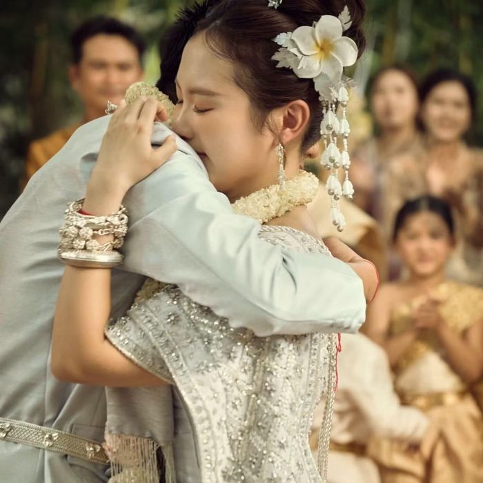 Phương Mỹ Chi hóa thân vào đám cưới đậm bản sắc Khmer Nam Bộ.