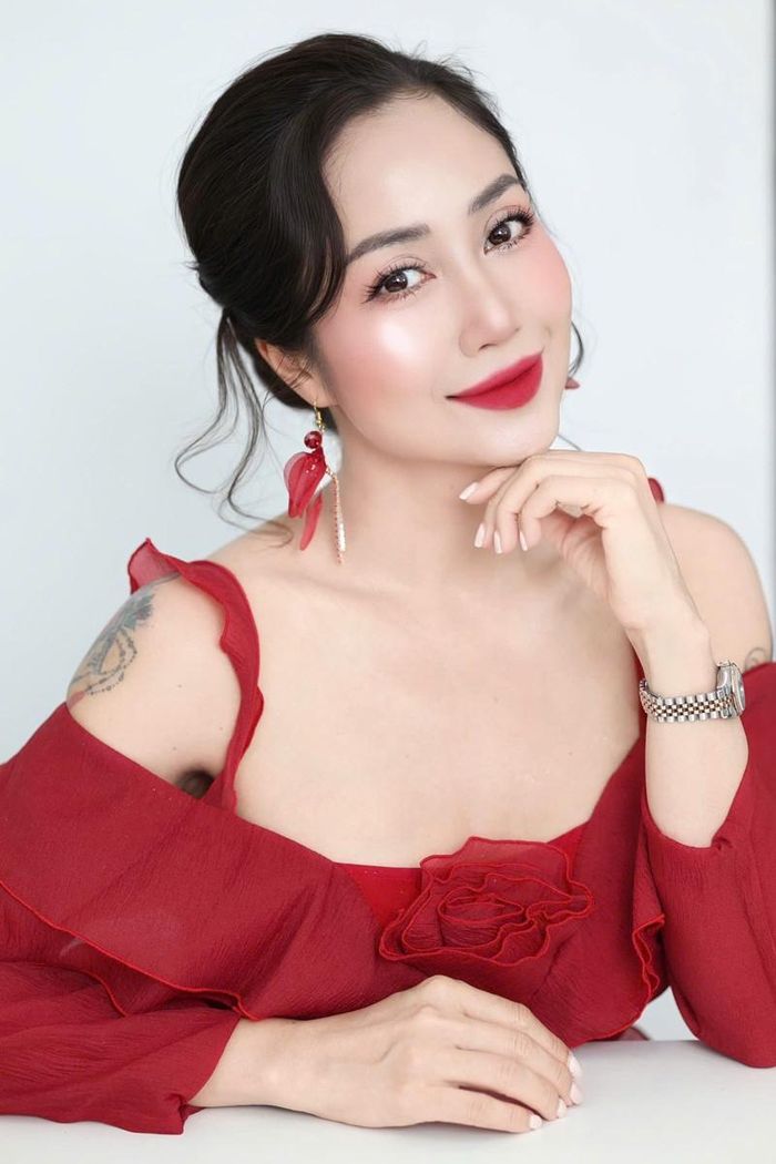 NSƯT Ốc Thanh Vân 