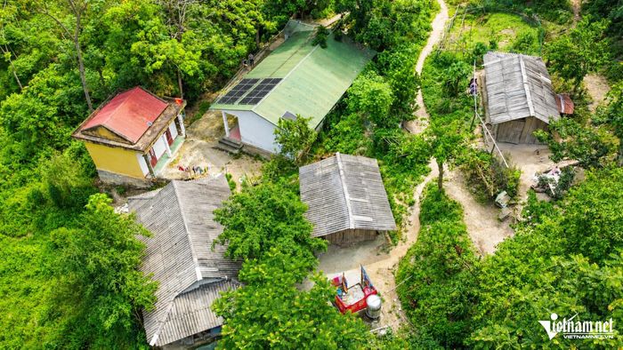 Bản Tung và Ma Hác có 105 hộ dân nằm trong vùng nguy cơ sạt lở. Ảnh: Lê Dương