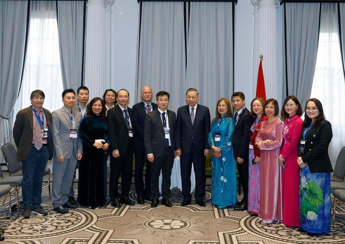 Tổng Bí thư, Chủ tịch nước Tô Lâm tiếp một số trí thức, nhà khoa học tiêu biểu thuộc Hội trí thức, chuyên gia người Việt Nam tại Australia. Ảnh: TTXVN