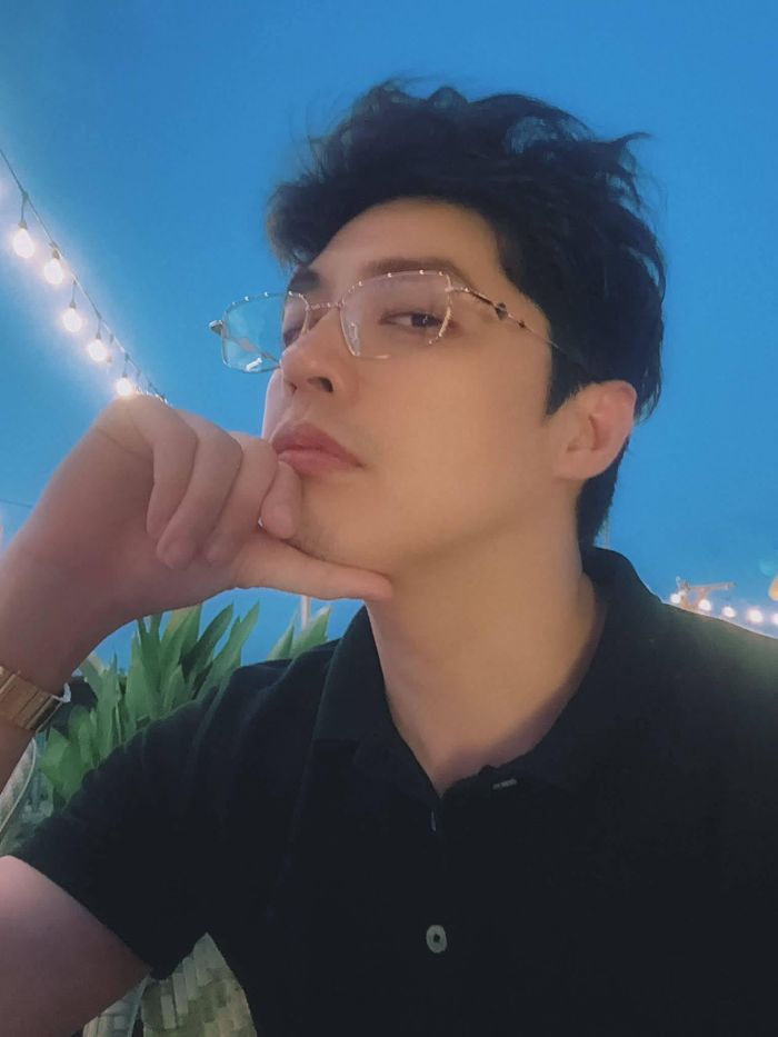 Ca sĩ Noo Phước Thịnh hài hước: "Vì lúc cần cả thế giới đều bận nên mình xin phép bận lại với cả thế giới".