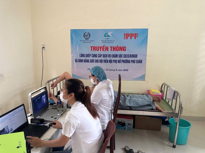 Người dân được tư vấn, siêu âm miễn phí