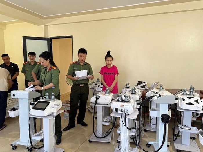  Dàn máy móc trong cơ sở bị thu giữ.