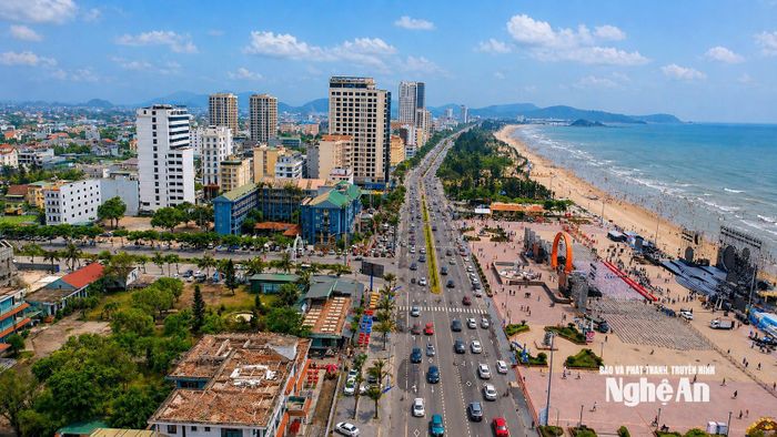 Biển Cửa Lò thu hút lượng du khách lớn trong mùa du lịch năm nay. Ảnh: Thành Duy