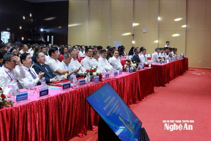 Các đại biểu tham dự khai mạc hội nghị. Ảnh: An Duyên
