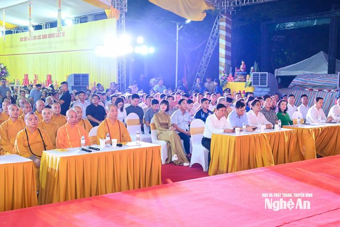 Các đại biểu tham dự lễ. Ảnh: Thành Cường