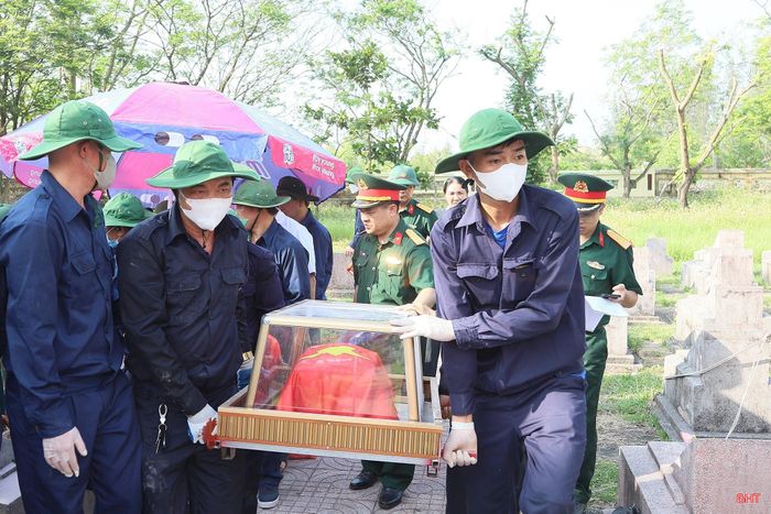 Công tác khai quật, lấy mẫu, số hóa thông tin hài cốt liệt sĩ được các lực lượng thực hiện chặt chẽ.