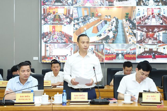 Quyền Giám đốc Sở Tài chính Hồ Đức Đàn báo cáo kết quả kinh tế - xã hội 7 tháng năm 2026.