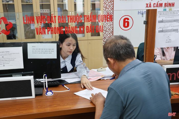 Các sở, ngành, địa phương tăng cường hướng dẫn cho người dân trong đăng ký đất đai, lập hồ sơ địa chính, rà soát, đối khớp và xác thực thông tin.