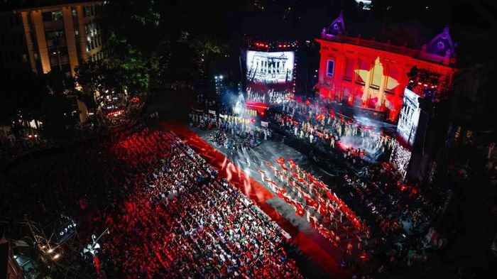 Chương trình nghệ thuật đặc biệt “Hà Nội - Từ mùa Thu lịch sử năm 1945” là hoạt động nổi bật của Thủ đô trong chuỗi sự kiện kỷ niệm 80 năm Cách mạng tháng Tám và Quốc khánh 2/9 (1945 - 2025). Nhạc sỹ Dương Cầm làm Giám đốc âm nhạc. (Ảnh: CTV/Vietnam+)