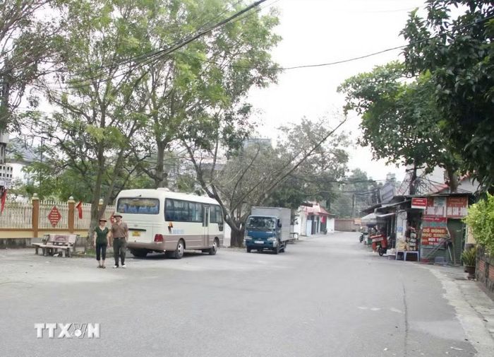 Đường giao thông nội đồng được đầu tư, góp phần kết nối vùng sản xuất, tạo thuận lợi cho người dân đi lại và vận chuyển nông sản. (Ảnh: Đồng Thúy/TTXVN)