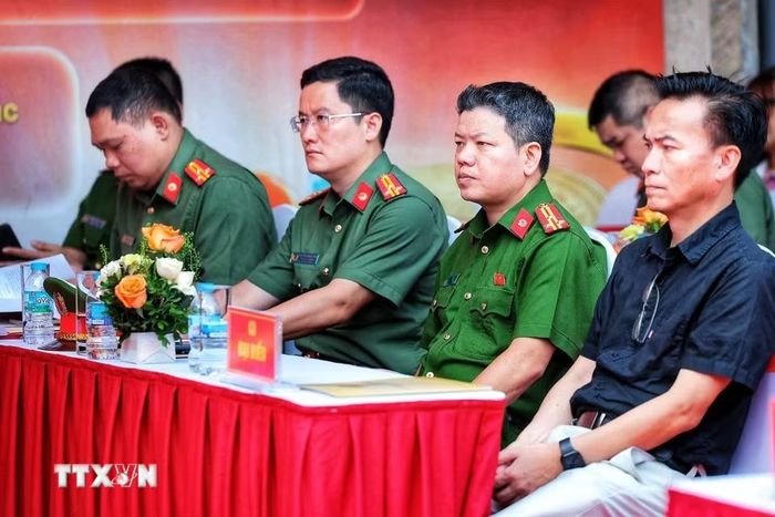 Các đại biểu tham dự Lễ ra mắt triển khai thí điểm mô hình Kiosk “Trạm Cảnh sát thông minh”. (Ảnh: Phạm Tuấn Anh/TTXVN)