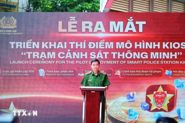 Thiếu tướng Nguyễn Mạnh Hùng, Phó Cục trưởng Cục Cảnh sát quản lý hành chính về trật tự xã hội (Bộ Công an) phát biểu tại Lễ ra mắt triển khai thí điểm mô hình Kiosk “Trạm Cảnh sát thông minh”. (Ảnh: Phạm Tuấn Anh/TTXVN)