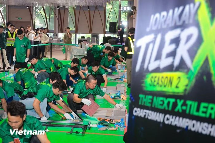 Với chủ đề “Từ Tài Năng Địa Phương Đến Chuẩn Mực Toàn Cầu,” cuộc thi nhằm tìm kiếm những đội thợ ốp lát có kỹ năng nổi bật, đồng thời tạo cơ hội để người tham gia nâng cao kiến thức chuyên môn, kỹ thuật thi công và tiếp cận các tiêu chuẩn nghề nghiệp được áp dụng trong ngành ốp lát.(Ảnh: Hoài Nam/Vietnam+)