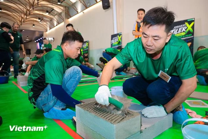 Cùng với đó, cuộc thi kỳ vọng đưa sân chơi đến gần hơn với cộng đồng thợ ốp lát tại Việt Nam. (Ảnh: Hoài Nam/Vietnam+)