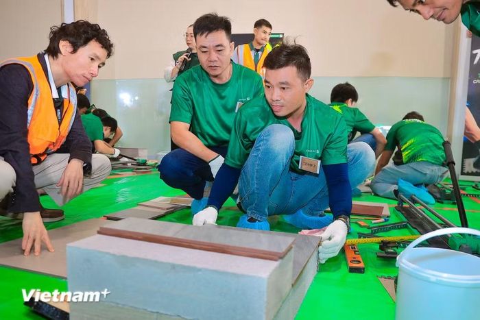 Từ trải nghiệm của các thí sinh mùa đầu tiên, cuộc thi lần này cũng hướng đến việc tạo ra những giá trị có thể ứng dụng trực tiếp vào công việc, từ nâng cao chất lượng thi công đến xây dựng uy tín và mở rộng cơ hội nghề nghiệp. (Ảnh: Hoài Nam/Vietnam+)