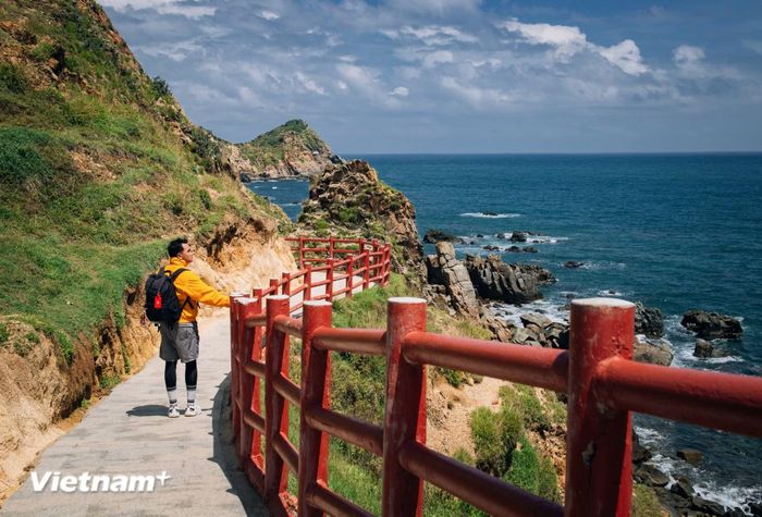 Kỳ Co Eo Gió là thiên đường biển đảo rực rỡ thuộc địa phận phường Quy Nhơn Đông, tỉnh Gia Lai (trước thuộc xã Nhơn Lý, thành phố Quy Nhơn, Bình Định cũ). (Ảnh: Vương Công Nam/Vietnam+)