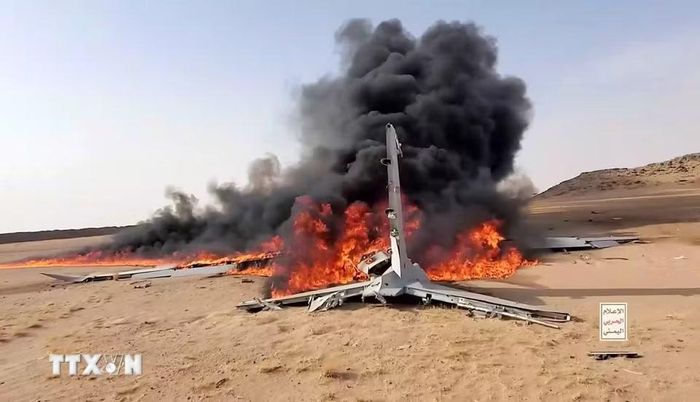 Máy bay không người lái do thám được cho là của Saudi Arabia bị lực lượng Houthi ở Yemen bắn hạ tại tỉnh miền Bắc Al-Jawf, ngày 26/7/2026. (Ảnh: THX/TTXVN phát)
